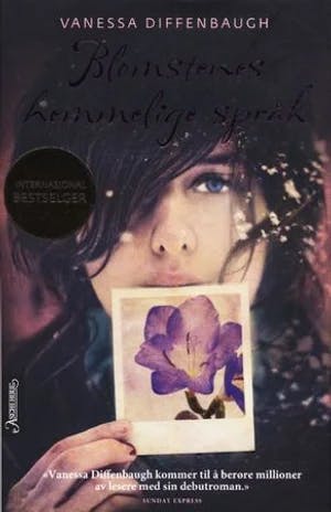Omslag: "Blomstenes hemmelige språk : roman" av Vanessa Diffenbaugh
